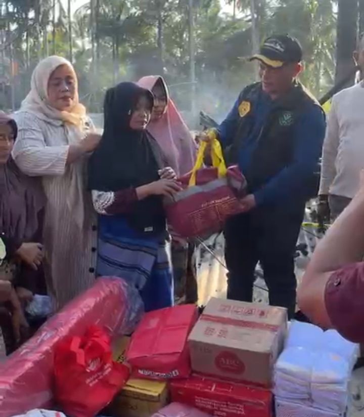 Bupati Aceh Utara Salurkan Bantuan Masa Panik untuk Korban Kebakaran di Tanjung Ara