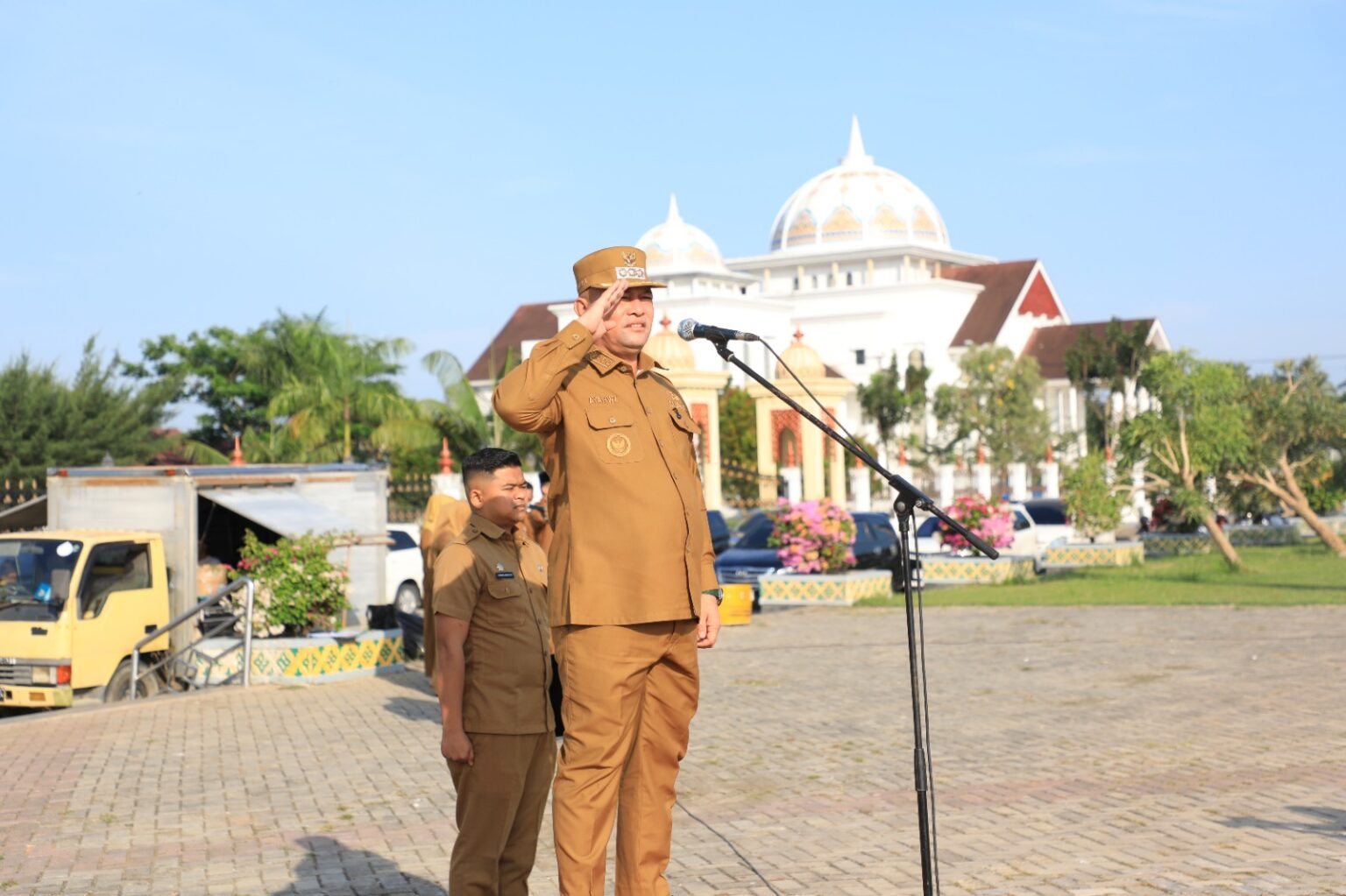 Pastikan Pelayanan Publik Tancap Gas, Bupati Ayah Wa Pimpin Apel Perdana Pasca Libur Idul Fitri