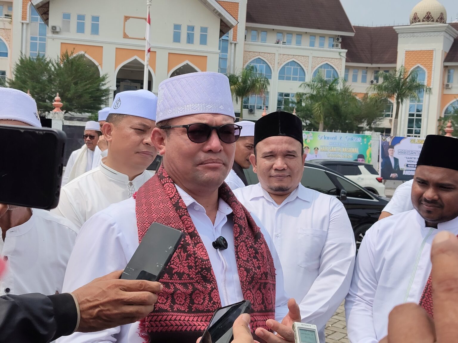 Bupati Aceh Utara Pimpin Upacara Hari Santri 2026, Peserta Berbusana Sarung dan Peci Putih